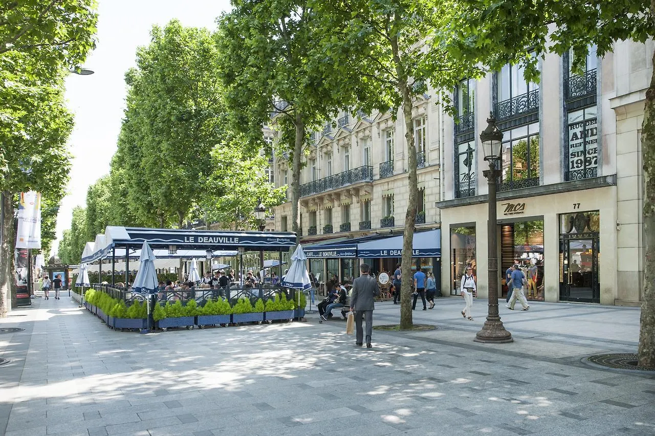Champs Elysees - Lincoln Paříž