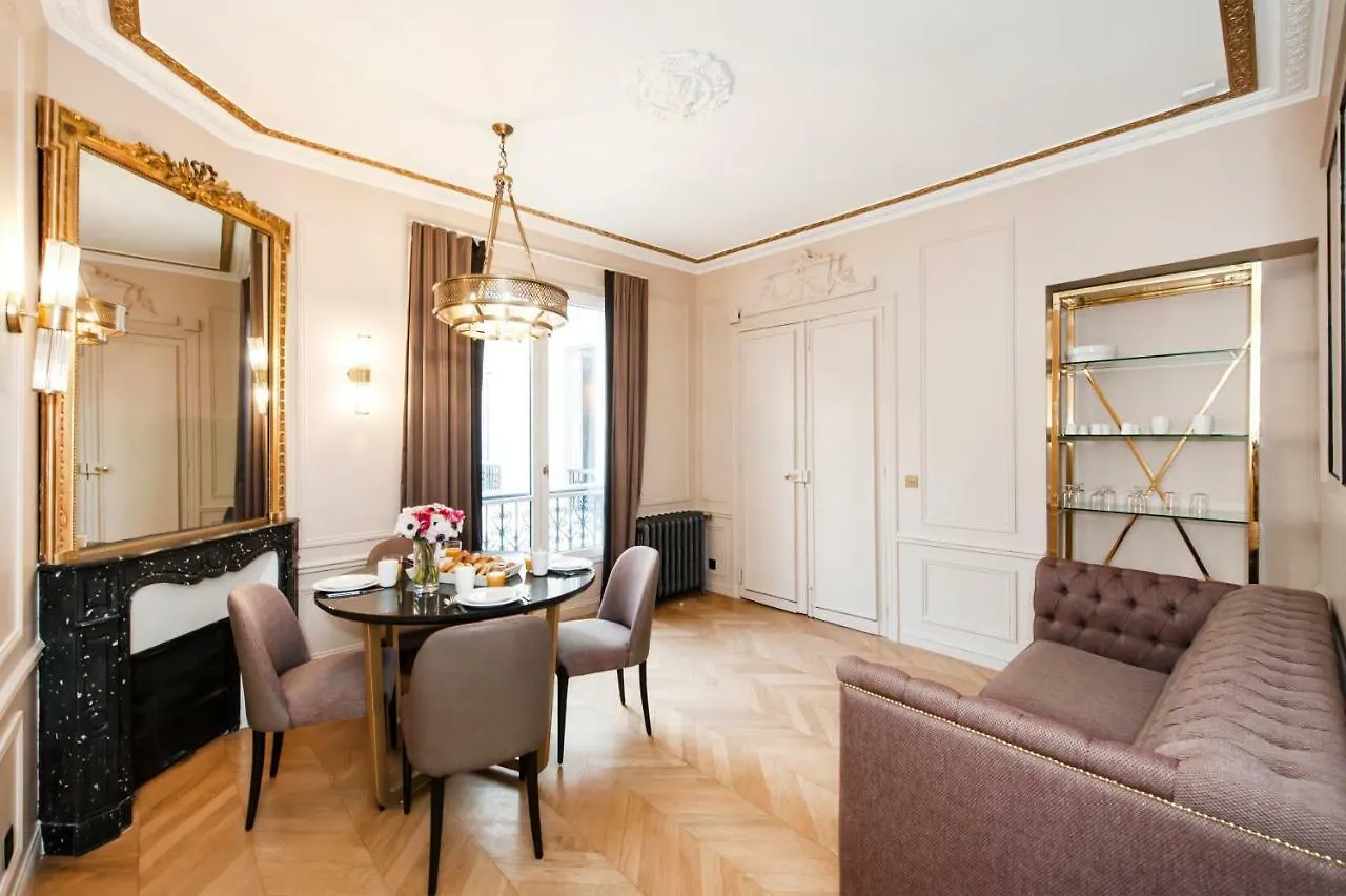Champs Elysees - Lincoln Apartmán