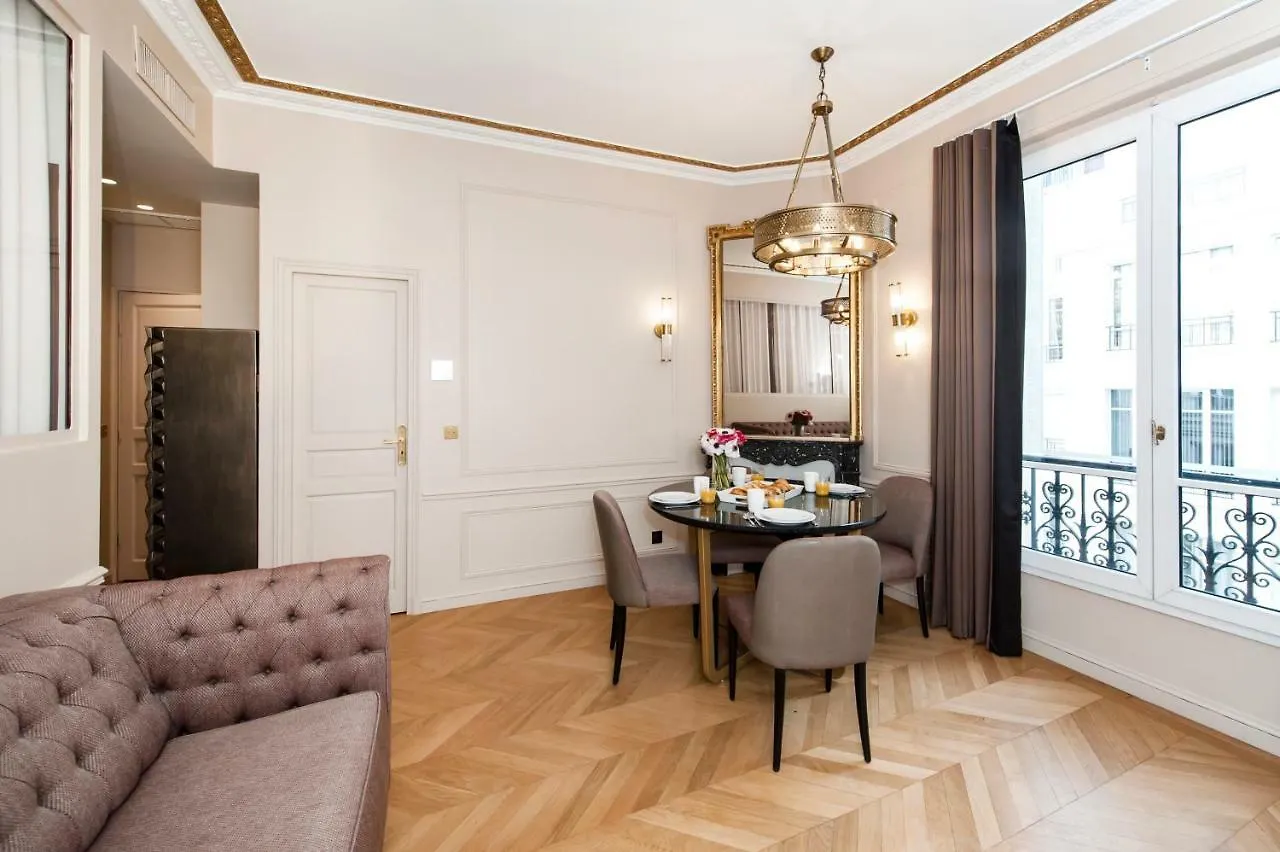 Champs Elysees - Lincoln Apartment